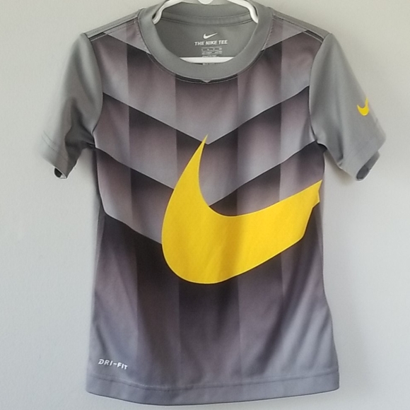 Boys Nike Dri-Fit Shirt - Size 4-5 - Picture 1 of 3